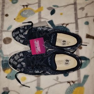 Sketchers sneakers 6.5